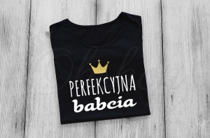 Czarna-koszulka-z-nadrukiem-perfekcyjna-babcia