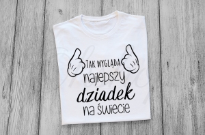 Biała-koszulka-z-nadrukiem-tak-wygląda-najlepszy-dziadek-na-świecie
