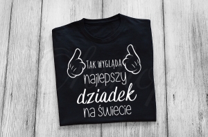 Czarna-koszulka-z-nadrukiem-tak-wygląda-najlepszy-dziadek-na-świecie