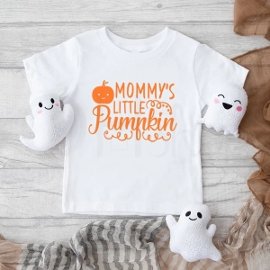 Biała-koszulka-dziecięca-na-halloween-mommys-pumpkin.webp