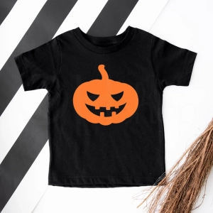 Czarna-koszulka-dziecięca-na-halloween-dynia.webp