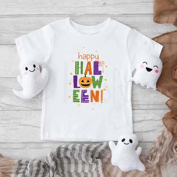 Biała-koszulka-dziecięca-z-nadrukiem-happy-halloween.webp