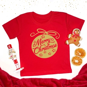 Czerwona-koszulka-dziecięca-bombka-merry-christmas.webp