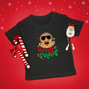 Czarna-koszulka-dziecięca-merry-christmas-ciastek-w-okularach.webp