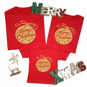 Czerwone-koszulki-komplet-rodzinny-bombka-merry-christmas-złoty-nadruk.webp