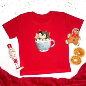 Czerwona-koszulka-dziecięca-merry-christmas-kubeczek.webp