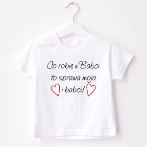 Biała-koszulka-dziecięca-co-robie-u-babci.webp