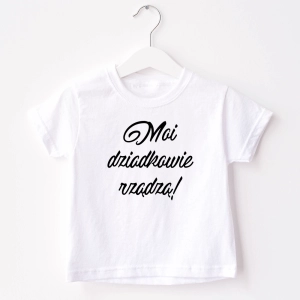 Biała-koszulka-dziecięca-Moi-dziadkowie-rządzą.webp
