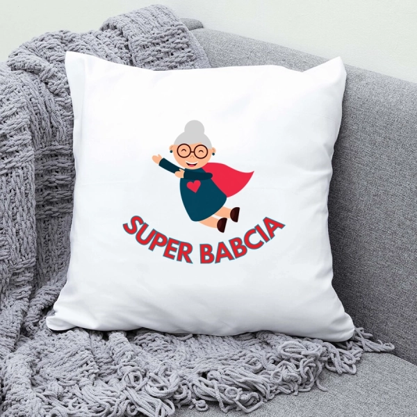 Poduszka-biała-z-nadrukiem-super-babcia-z-peleryną.webp