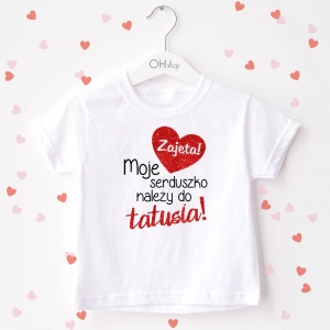 Biała-koszulka-moje-serduszko-należy-do-tatusia.webp