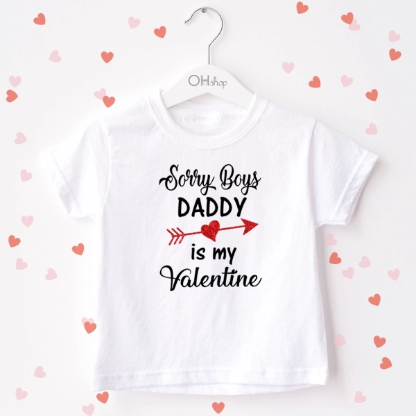 Biała-koszulka-dziecięca-sorry-boys-daddy-is-my-valentine.webp