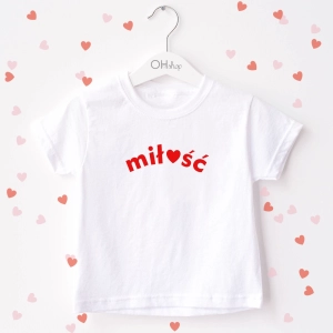 Biała-koszulka-dziecięca-miłość-z-sercem-czerwony.webp