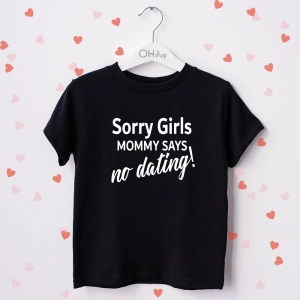 Czarna-koszulka-dziecięca-mommy-says-no-dating.webp