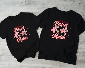 Czarne-koszulki-dla-pary-we-are-a-perfect-match-puzzle.webp