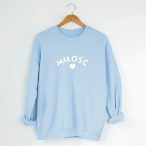Błękitna-bluza-miłość-2.webp