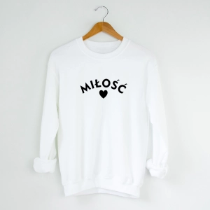 Biała-bluza-miłość-2.webp
