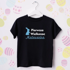 Czarna-koszulka-dziecięca-pierwsza-wielkanoc_wynik.webp