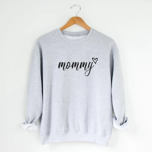 Szara-bluza-mommy-serce.webp
