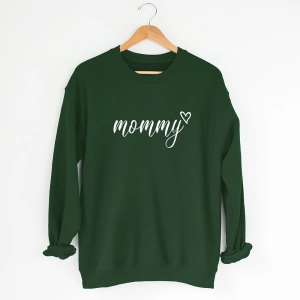 Zielona-bluza-mommy-serce.webp