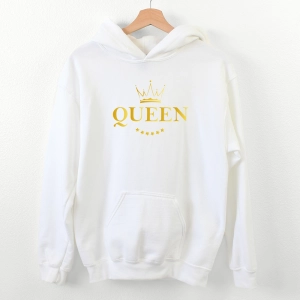 Biała-bluza-z-kapturem-queen-złoty-nadruk.webp