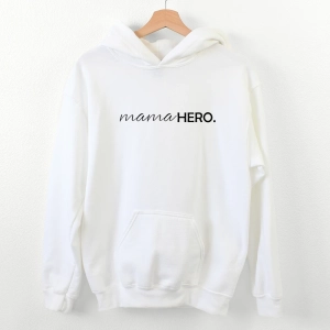 Biała-bluza-z-kapturem-mama-hero.webp