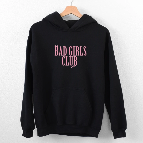 Czarna-bluza-z-kapturem-bad-girls-club-pudrowy-roz.webp