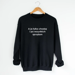 Czarna-bluza-a-ja-tylko-sprzątam.webp