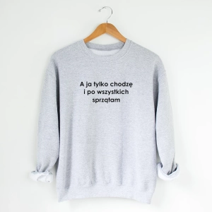 Szara-bluza-a-ja-tylko-sprzątam.webp