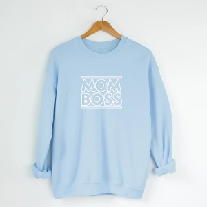 Błękitna-bluza-mom-boss.webp