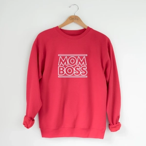 Czerwona-bluza-mom-boss.webp