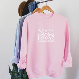Różowa-bluza-mom-boss.webp