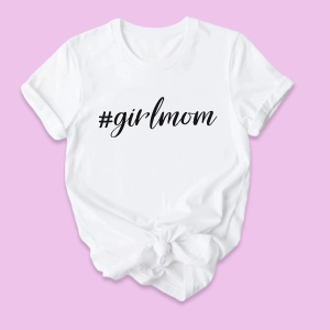Biała-koszulka-damska-2023-#girlmom_wynik.webp