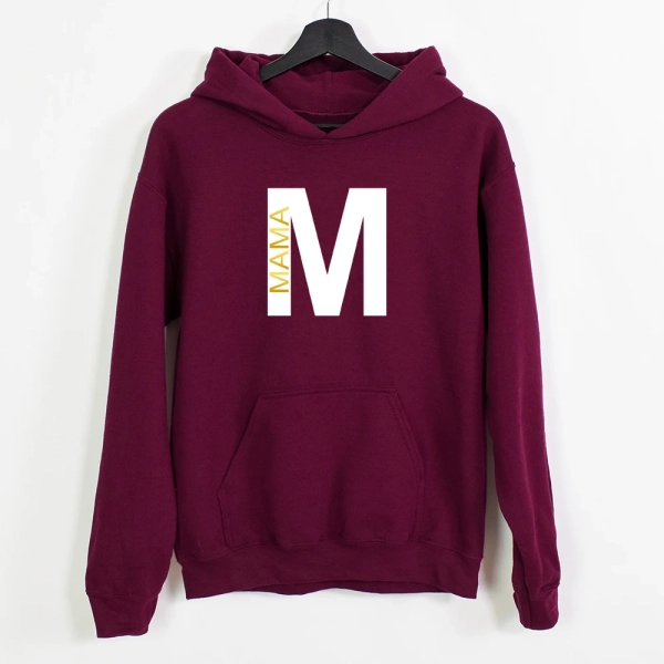 Burgundowa-bluza-kangurka-mama-litera.webp