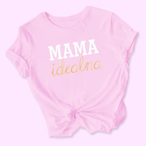 Różowa-koszulka-damska-2023-mamaidealna.webp