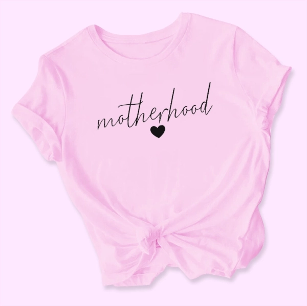 Różowa-koszulka-damska-2023-motherhoodpisane.webp