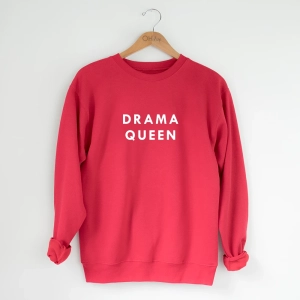 Czerwona-bluza-drama-queen.webp