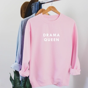 Różowa-bluza-drama-queen.webp