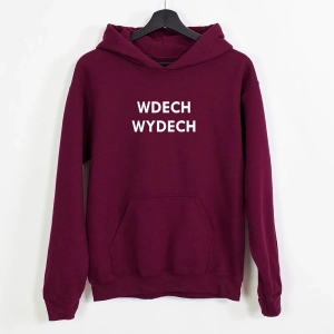 Burgundowa-bluza-kangurka-wdech-wydech.webp