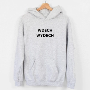 Szara-bluza-kangurka-wdech-wydech.webp