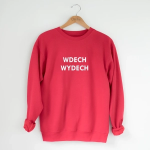 Czerwona-bluza-wdech-wydech.webp