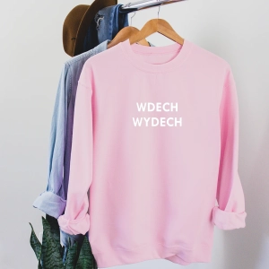Różowa-bluza-wdech-wydech.webp