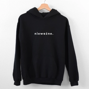 Czarna-bluza-damska-z-kapturem-niewazne.webp