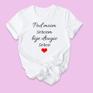 Pod moim sercem bije drugie serce koszulka ciążowa z nadrukiem