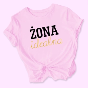 Różowa-koszulka-damska-2023-żonaidealna.webp