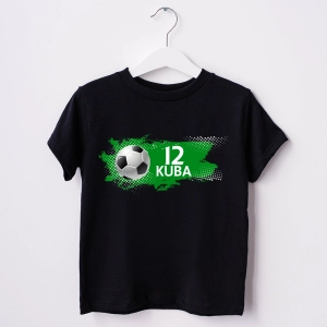 Czarna-koszulka-dziecięca-piłka.webp