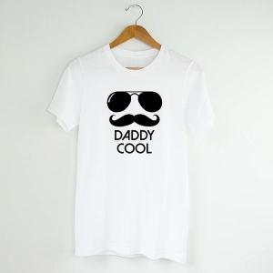Biała-koszulka-z-nadrukiem-cool-daddy.webp