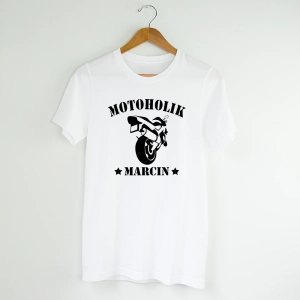 Biała-koszulka-motoholik-z-imieniem.webp
