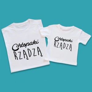 Koszulki-białe-dla-taty-i-syna-chłopaki-rządzą.webp