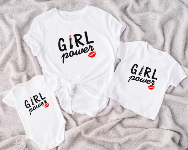 Biały-komplet-mama-i-2-dzieci-girlpower.webp
