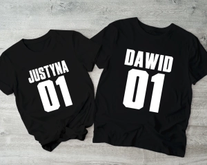 Czarne-koszulki-dla-pary-imiona-liczby.webp